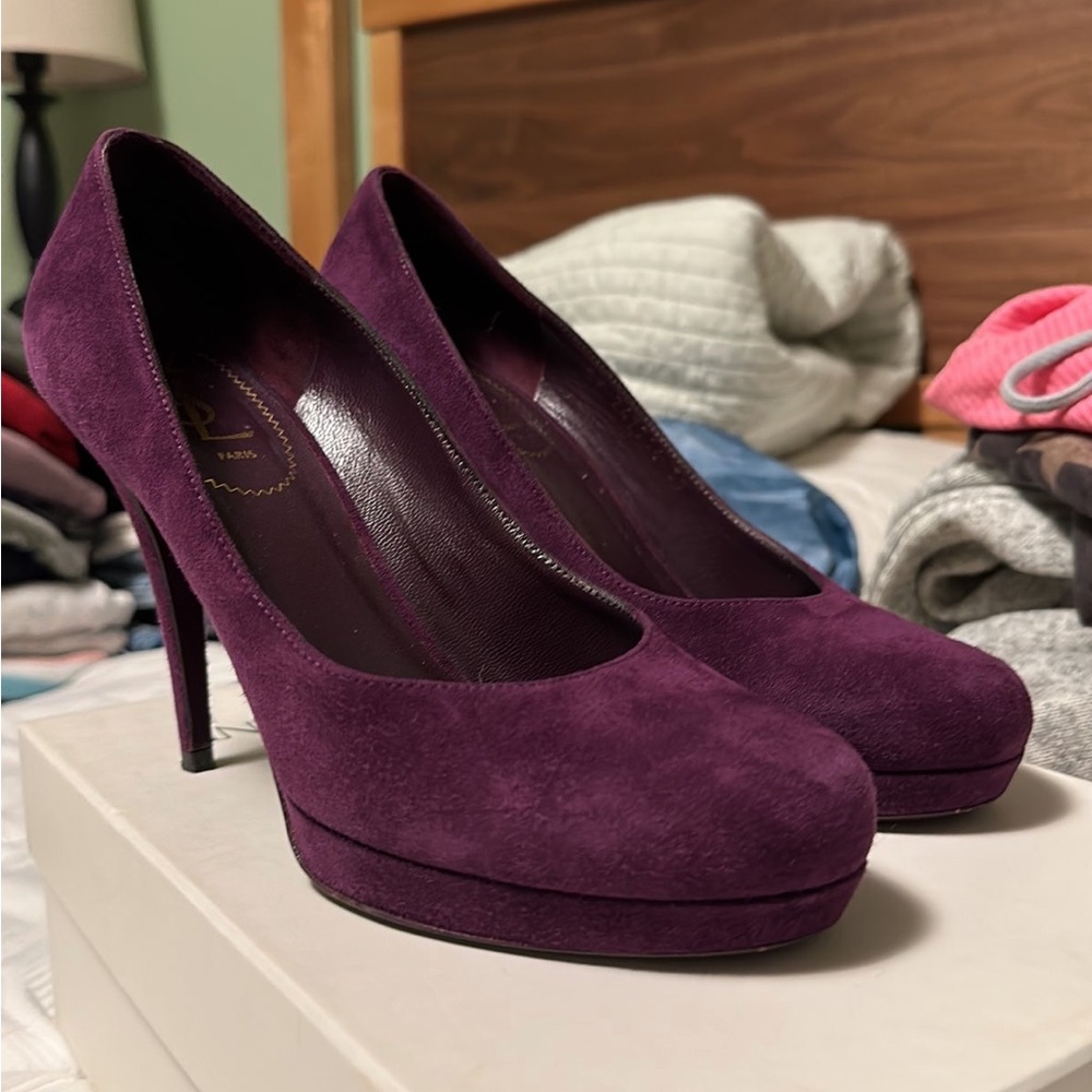 YSL Tribute 90 pump in dark magenta